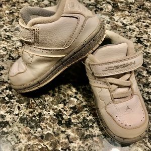 Size 6C white toddler Sneakers